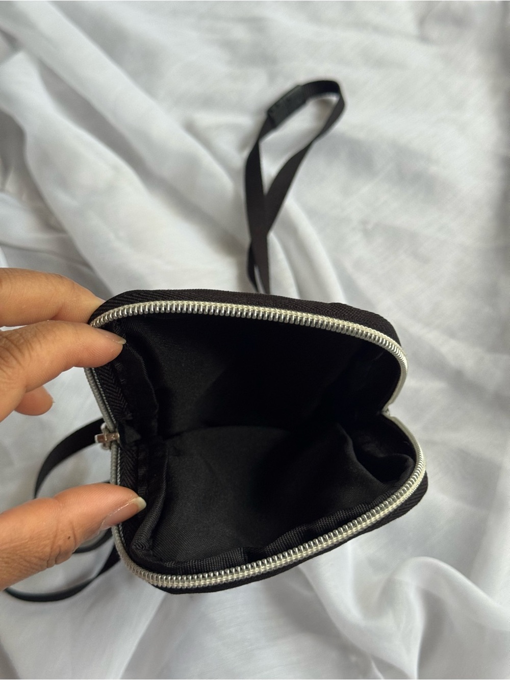 Tech Travel Bag - Picture 2 of 5